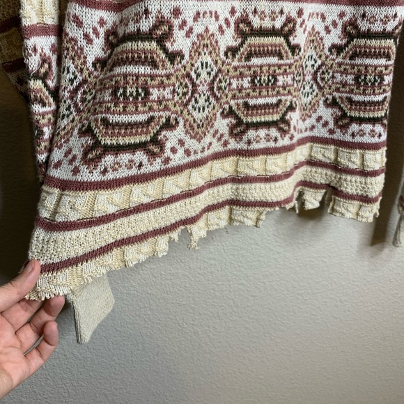 Vtg Ivory Sweater w Maroon Details Distressed Hem - Picture 2 of 5